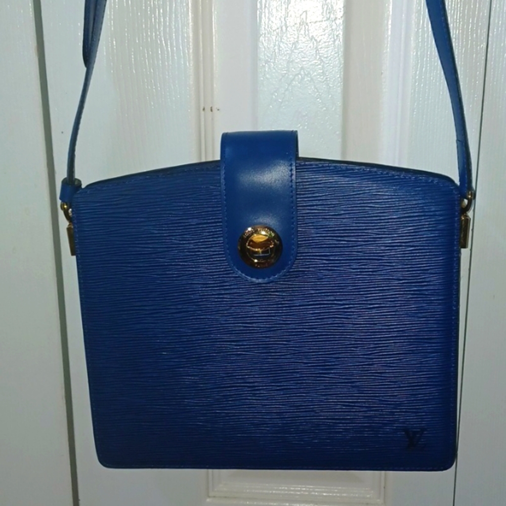 Louis Vutton Vintage '94 Blueberry EPI Leather Capucines Crossbody/ Shoulder Bag